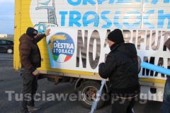 Il sit-in contro i rifiuti di Roma