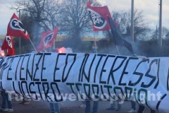 Il sit-in contro i rifiuti di Roma