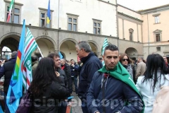 I lavoratori della Unopiù in piazza del Plebiscito