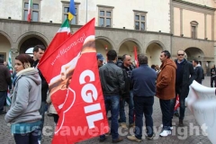 I lavoratori della Unopiù in piazza del Plebiscito