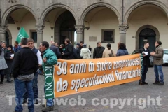 I lavoratori della Unopiù in piazza del Plebiscito