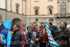 I lavoratori della Unopiù in piazza del Plebiscito