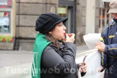 I lavoratori della Unopiù in piazza del Plebiscito