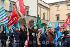 I lavoratori della Unopiù in piazza del Plebiscito