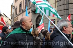 I lavoratori della Unopiù in piazza del Plebiscito