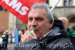 I lavoratori della Unopiù in piazza del Plebiscito
