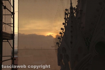 Viterbo - Il sole illumina la macchina di Santa Rosa