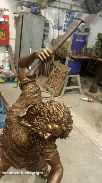 La realizzazione del taglialegna di Capotosti