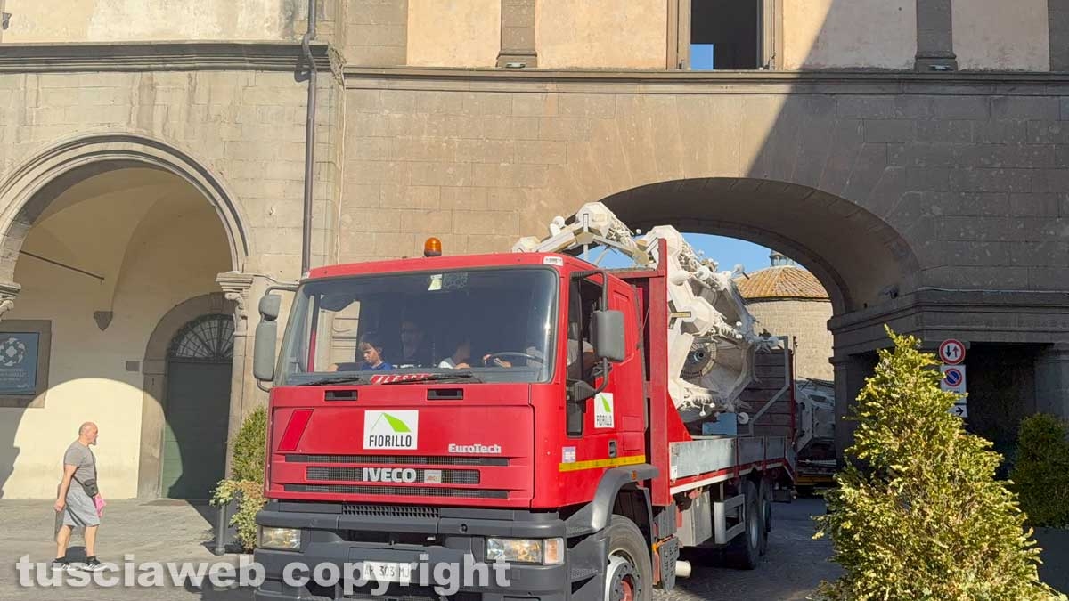 Macchina di Santa Rosa - Il trasporto dei pezzi per il montaggio di Dies Natalis