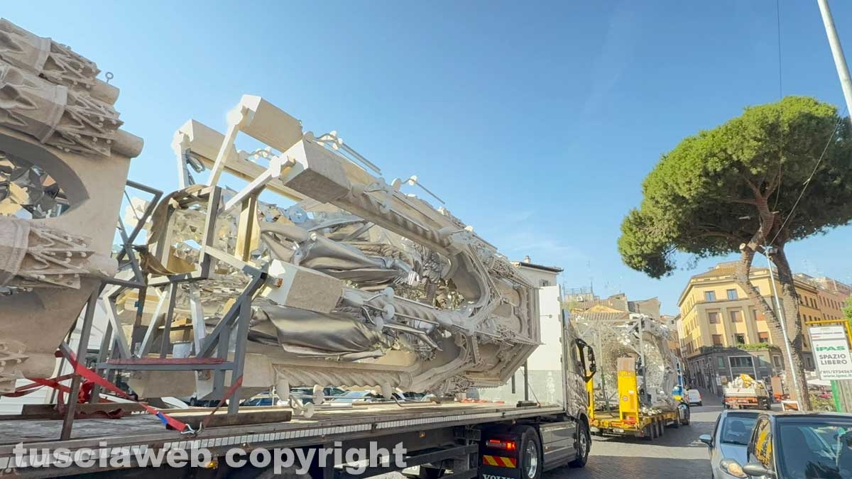 Macchina di Santa Rosa - Il trasporto dei pezzi per il montaggio di Dies Natalis
