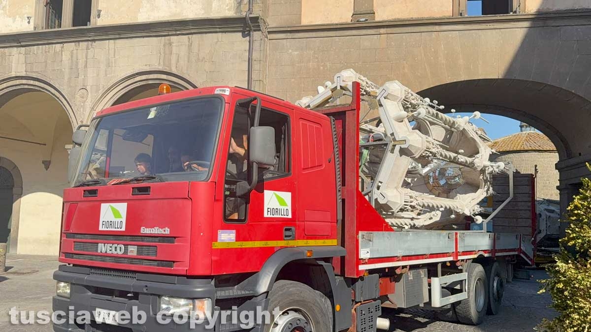 Macchina di Santa Rosa - Il trasporto dei pezzi per il montaggio di Dies Natalis