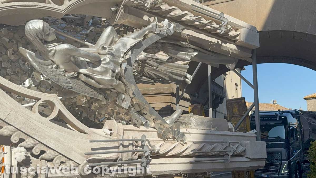 Macchina di Santa Rosa - Il trasporto dei pezzi per il montaggio di Dies Natalis