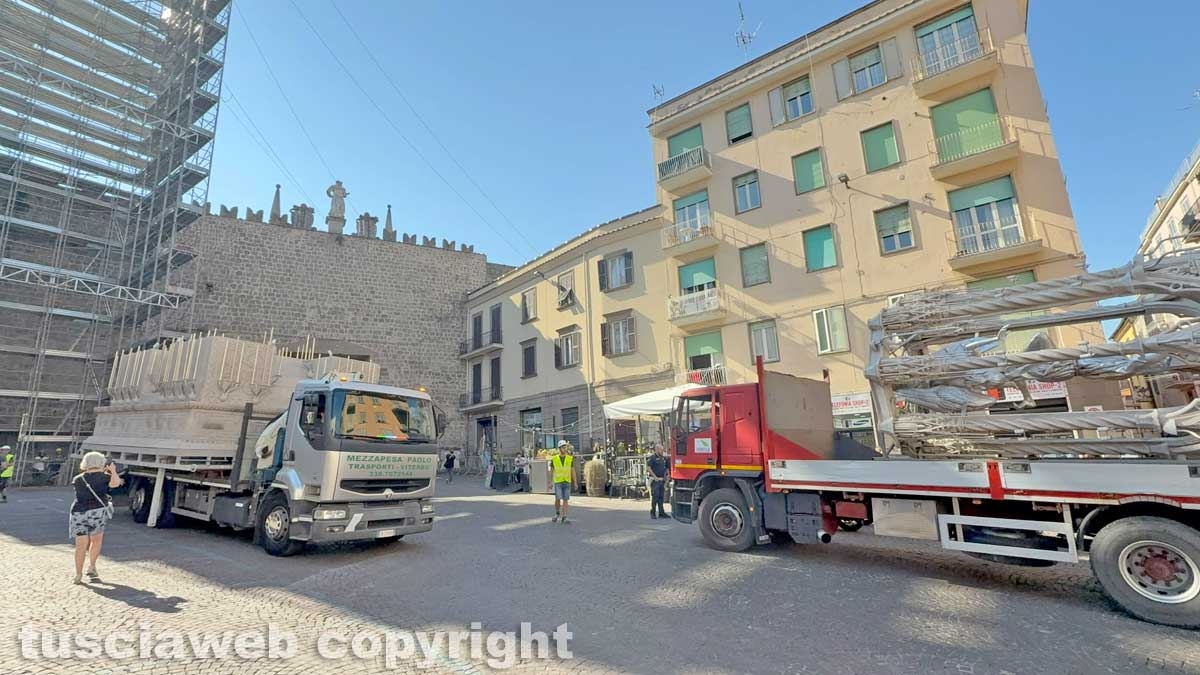 Macchina di Santa Rosa - Il trasporto dei pezzi per il montaggio di Dies Natalis
