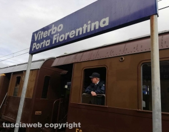 Il treno storico sfreccia per la città dei Papi