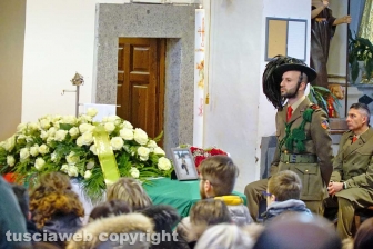 Il tricolore sul feretro di Mauro Marsiglioni