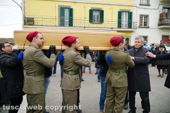 Il tricolore sul feretro di Mauro Marsiglioni
