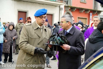 Il tricolore sul feretro di Mauro Marsiglioni