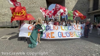 Viterbo - Il TusciaPride - La drag queen Priscilla, zia della manifestazione