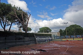 Maltempo - Viterbo - I campi da tennis danneggiati dalle raffiche di vento