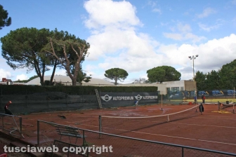 Maltempo - Viterbo - I campi da tennis danneggiati dalle raffiche di vento