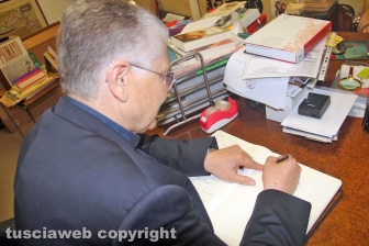 Il vescovo Orazio Francesco Piazza in visita a Tusciaweb
