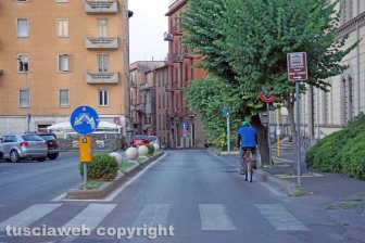 Il viaggio in bicicletta del bracciante straniero