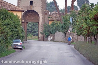 Il viaggio in bicicletta del bracciante straniero