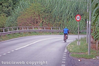 Il viaggio in bicicletta del bracciante straniero