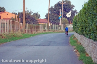 Il viaggio in bicicletta del bracciante straniero