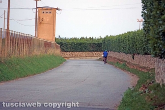 Il viaggio in bicicletta del bracciante straniero
