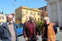 Il consigliere comunale Antonio Obino in piazza