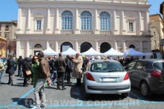 La fila ai gazebo delle primarie del centrosinistra