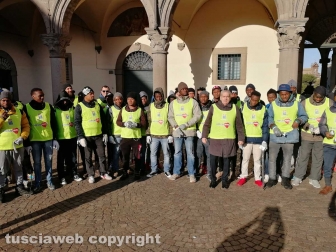 Viterbo - Migranti a pulire la città