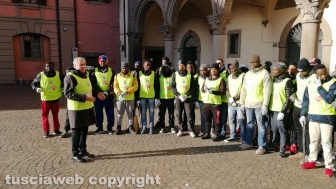 Viterbo - Migranti a pulire la città