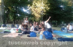 Marco Mangoni - Si dorme in sacco a pelo in attesa del concerto - Foto di Fernando Nobili