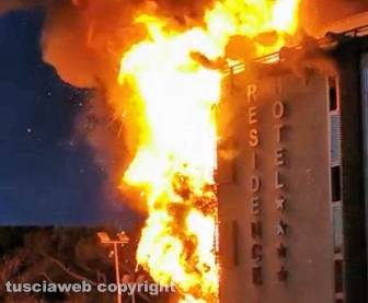 Albergo in fiamme a Montalto