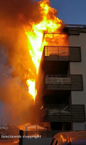 Albergo in fiamme a Montalto