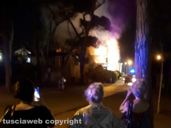 Albergo in fiamme a Montalto