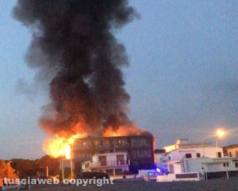 Albergo in fiamme a Montalto