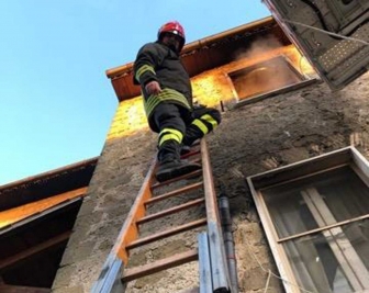 In fiamme appartamento a Marta