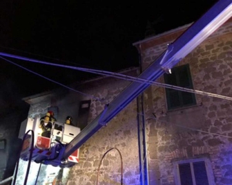 In fiamme appartamento a Marta