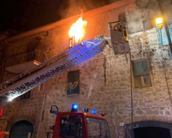 In fiamme appartamento a Marta