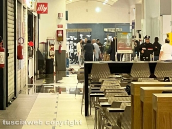 Viterbo - Evacuato il centro commerciale di via Garbini
