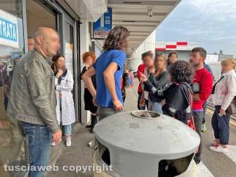 Viterbo - Evacuato il centro commerciale di via Garbini