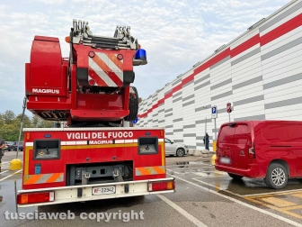 Viterbo - Evacuato il centro commerciale di via Garbini