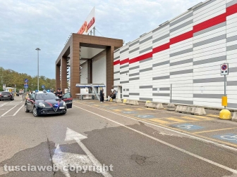 Viterbo - Evacuato il centro commerciale di via Garbini