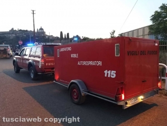 Montefiascone - In fiamme capannone per la rimessa dei mezzi di Viterbo ambiente