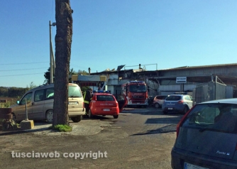 In fiamme officina meccanica