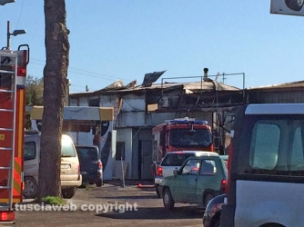 In fiamme officina meccanica