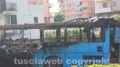 Vetralla - In fiamme  pullman del Cotral